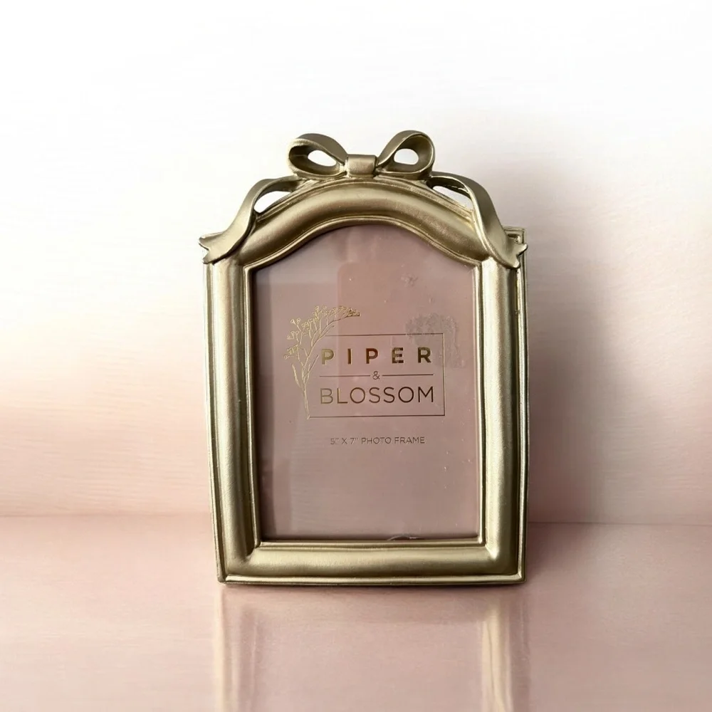 Gold Photo Frame with bow on top antique style for 5”x7” photo